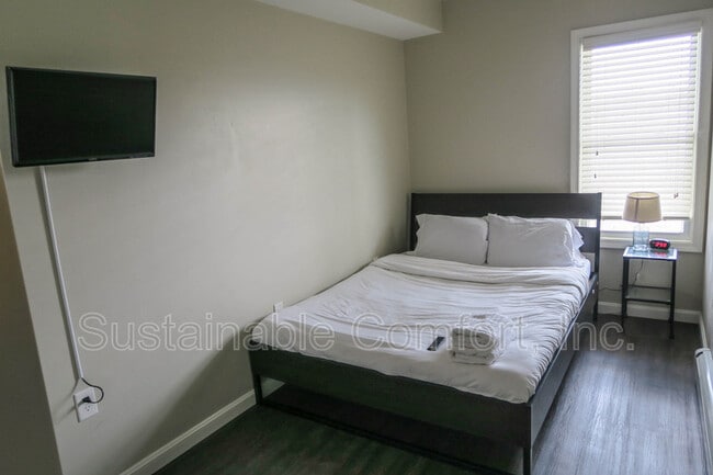 Building Photo - 44 Gage St