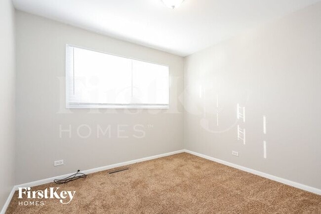 Building Photo - 760 Larkdale Row