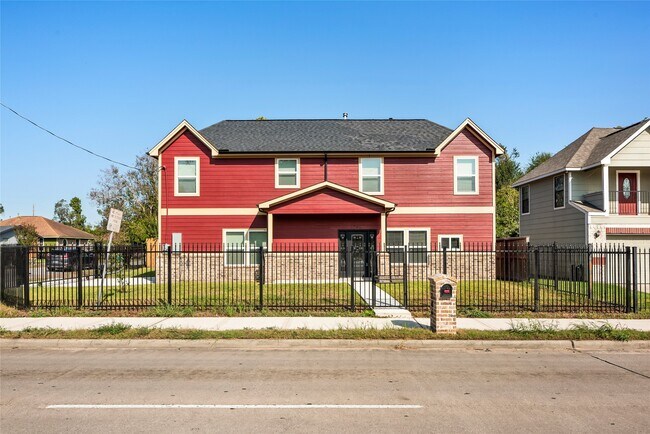Building Photo - 1206 S Victory Dr