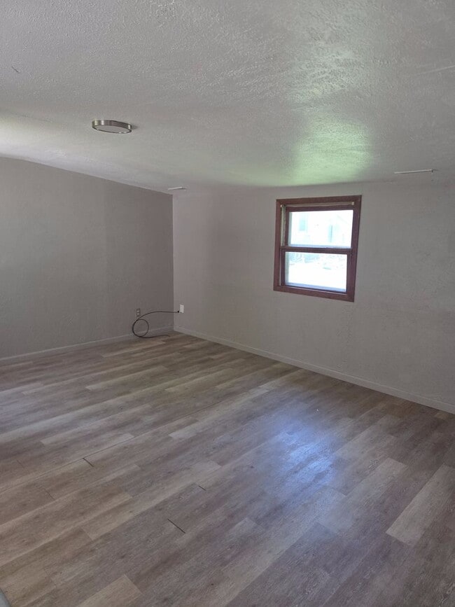 Building Photo - Spacious 3-Bedroom Home with Dedicated Laundry & Dining Room — 50% Off Your First Month!