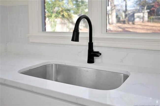 Building Photo - 809 Anarine Rd