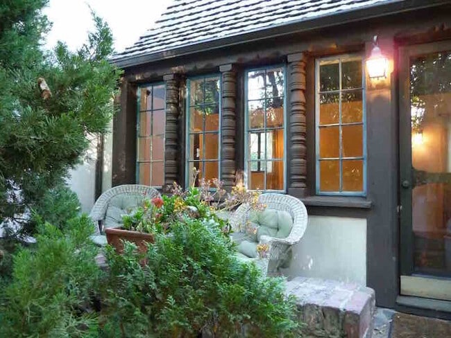 Building Photo - 2057 N Las Palmas Ave