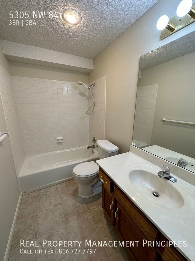 Building Photo - Recently Renovated, Spacious 3 Bedroom 3 B...