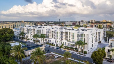 Building Photo - 111 SE 1st Ave