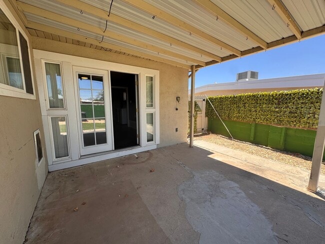 Building Photo - Beautiful 3 bedroom 2 bath.