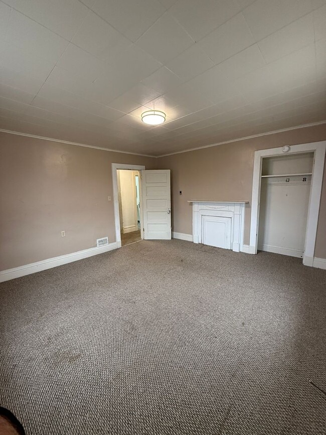 Building Photo - 914 Lawrence St