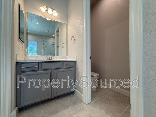 Building Photo - 614 Madrone St