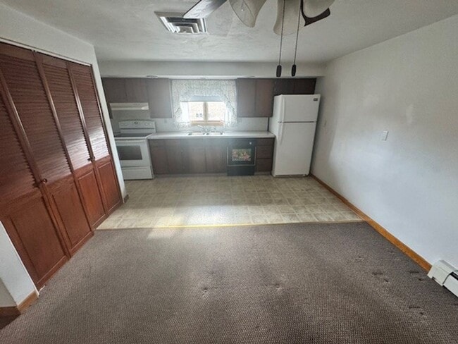 Building Photo - 2563 Gap View Rd