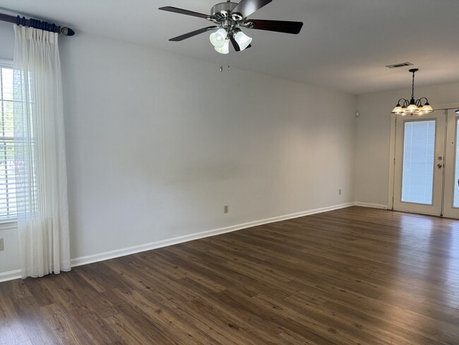 Building Photo - 36 Country Walk Dr