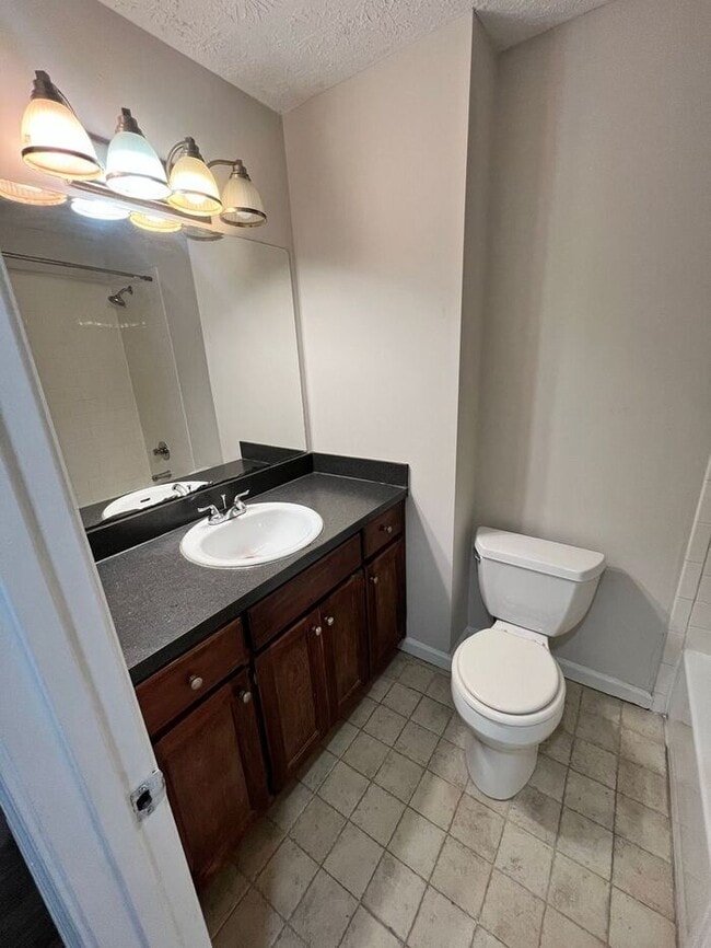 Building Photo - Available now!!! 3 bedroom 2 bath in Lilburn