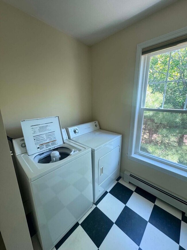 Building Photo - Brunswick Condo End Unit 2BR/1.5BA