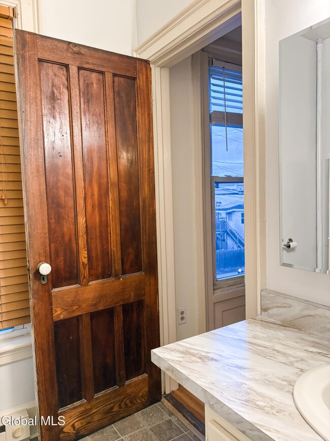 Building Photo - 24 George St