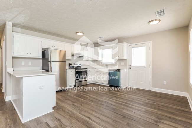 Building Photo - 812 Pine Hill Ct
