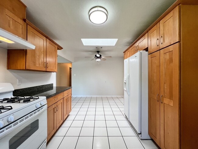 Building Photo - Single-Level Bel Aire Home with Spacious Layout