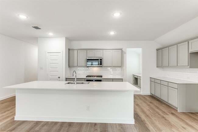 Building Photo - 4923 Bellhurst Dr