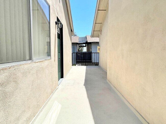 Building Photo - Upper level in Fire Mountain!