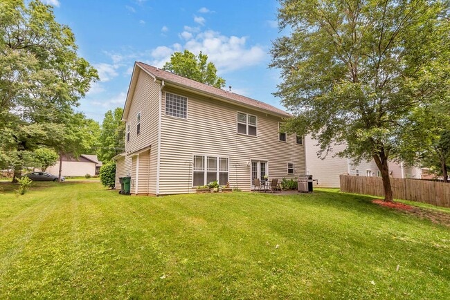 Building Photo - 3BR/2.5BA home for rent 7 miles from uptown with access to the greenway at the end of the street.