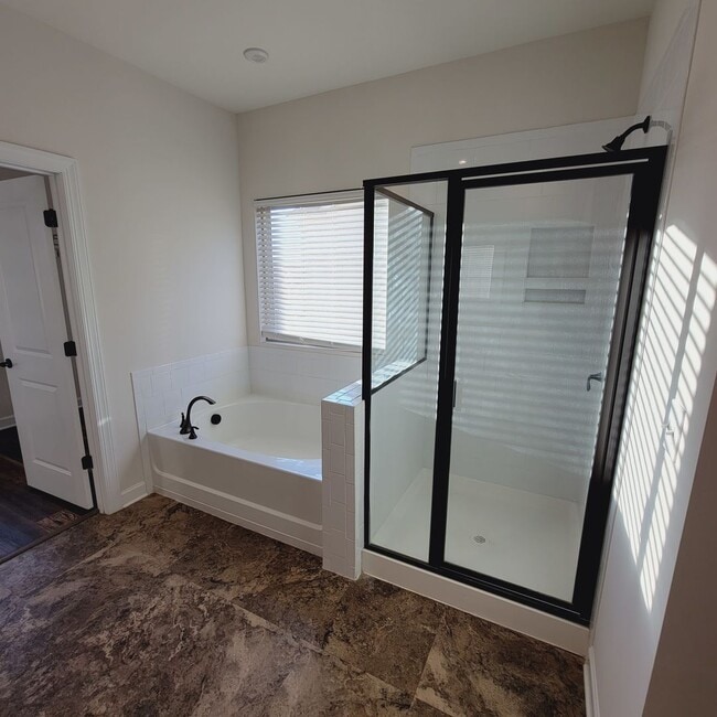 Building Photo - Spacious 4BR/.5BA Home in Steele Creek