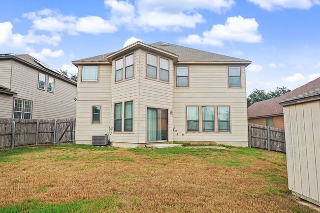 Building Photo - Spacious Live Oak Home Backing to a Greenbelt - Realtor Commission: $500