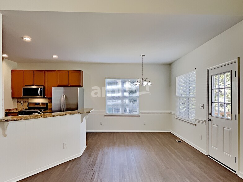 Building Photo - 2425 Coneflower Dr