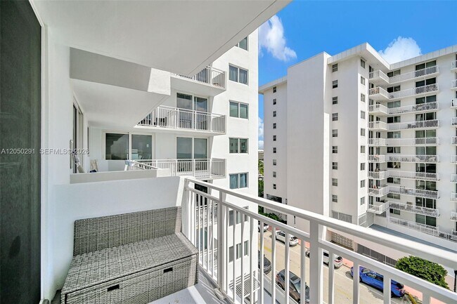 Building Photo - 345 Ocean Dr