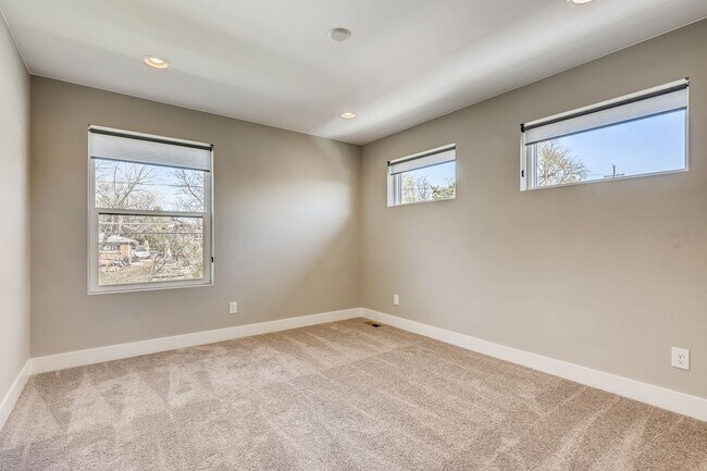 Building Photo - 863 Winona Ct