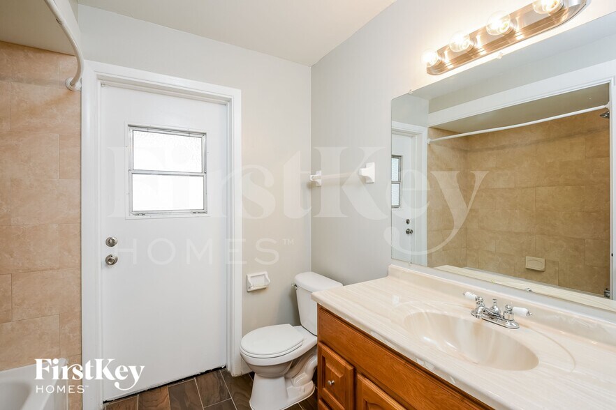 Building Photo - 585 Walden Ct