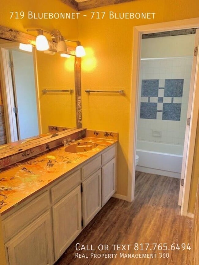 Building Photo - 719 Bluebonnet-717 Bluebonet