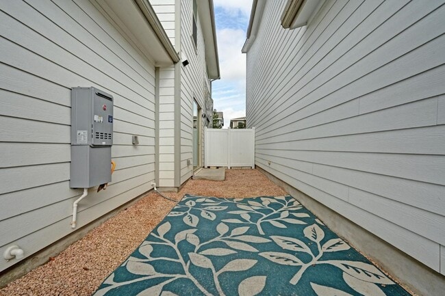 Building Photo - 7902 Mellencamp Dr