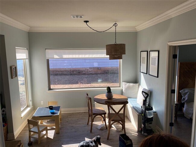 Building Photo - 1633 NE 11th St