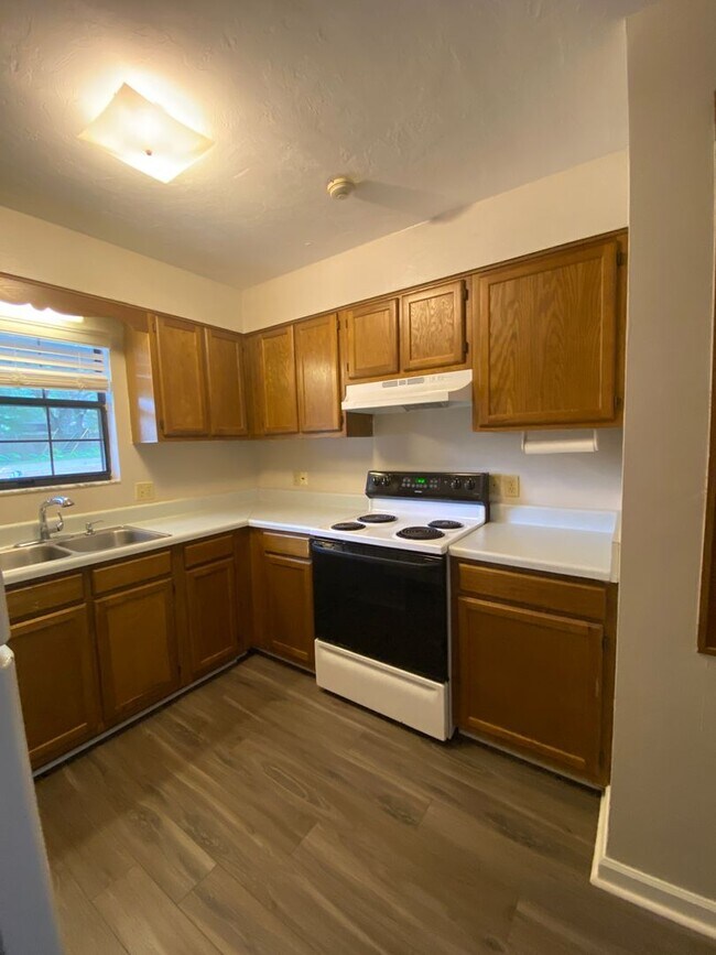 Building Photo - Spcaious home in NW Tallahassee