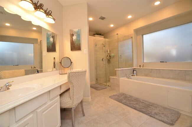 Building Photo - 1310 Wildwood Ln