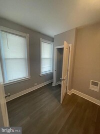 Building Photo - 1335 Vandever Ave