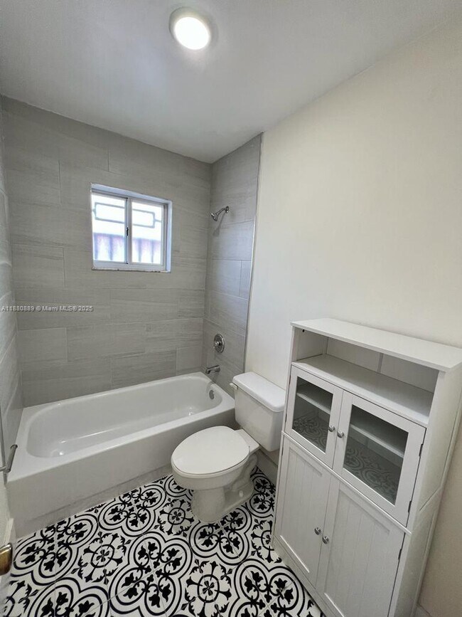 Building Photo - 2208 W 74th St