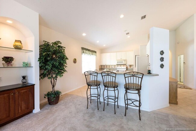 Building Photo - 2096 NW Marsh Rabbit Ln