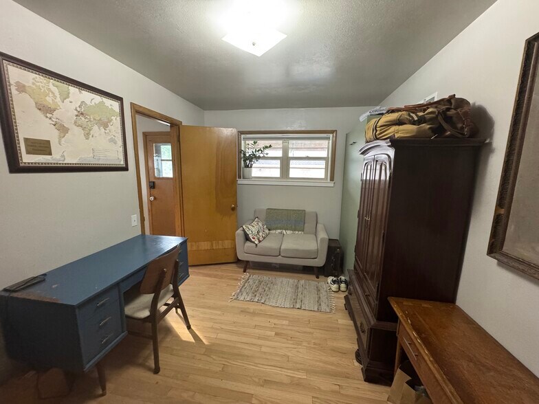 Building Photo - 1207 Jenifer St