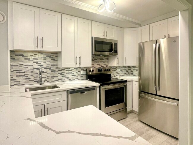 Building Photo - 40 E 9th St