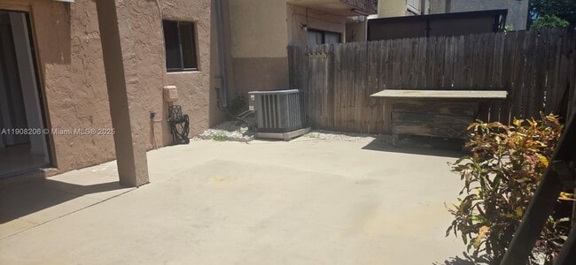 Building Photo - 6325 SW 138th Ct