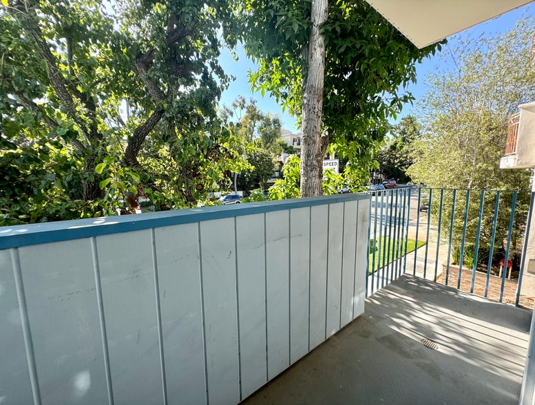 Building Photo - 1930 S Beverly Glen Blvd