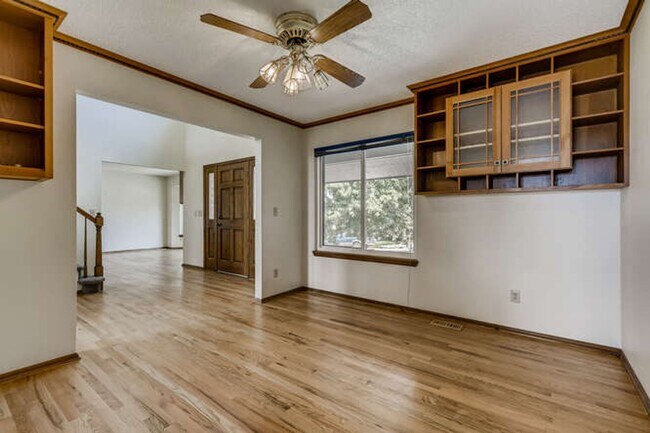 Building Photo - 9151 Kenwood Ct