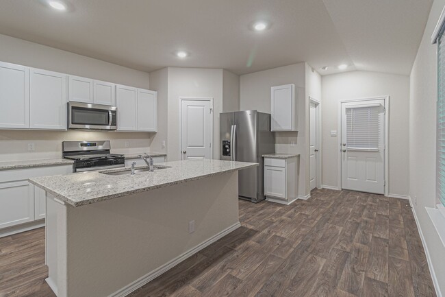 Building Photo - $300 OFF 1ST MONTH RENT IF YOU MOVE IN WIT...