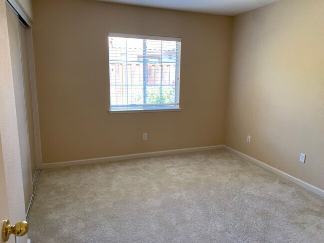 Building Photo - 4518 Avondale Cir
