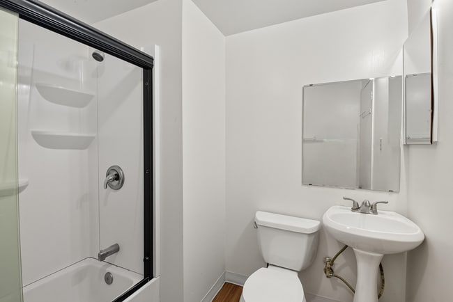Building Photo - 5Bd/2Ba Bellevue Home
