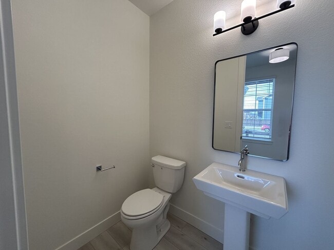 Building Photo - Stylish New Home Surrounded by Greenbelts and Outdoor Recreation