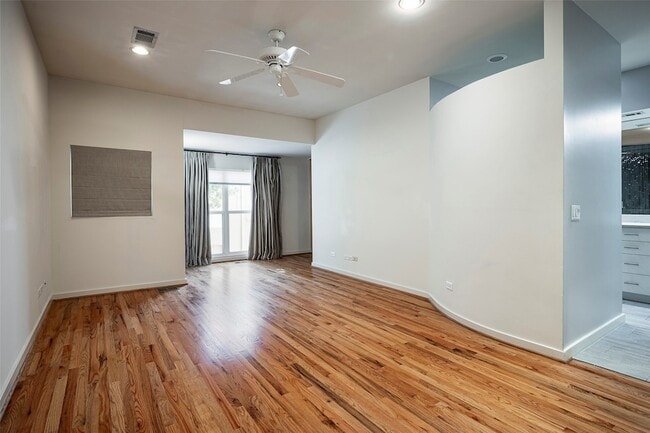 Building Photo - 3372 Miro Pl