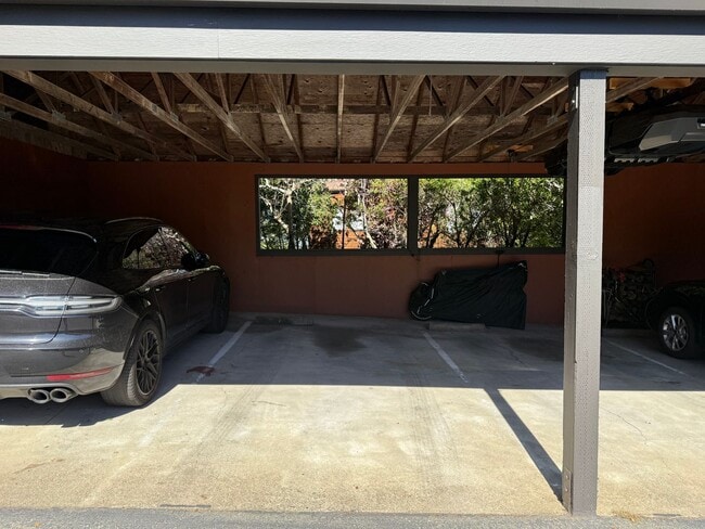 Building Photo - UPDATED TWO BED / TWO AND HALF BATH HEADLANDS CONDO WITH SWEEPING VIEWS