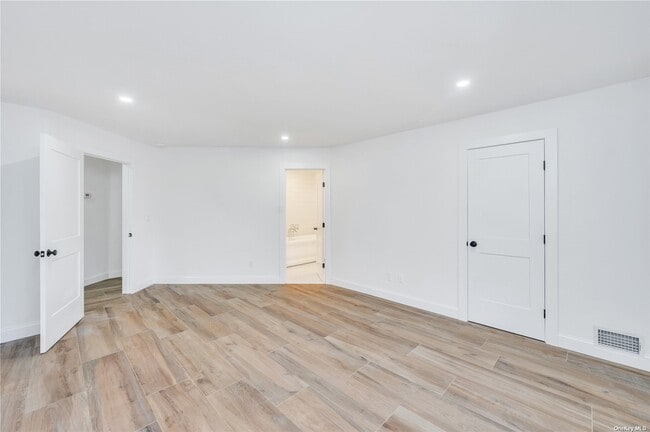 Building Photo - 141 Lakebridge Dr N