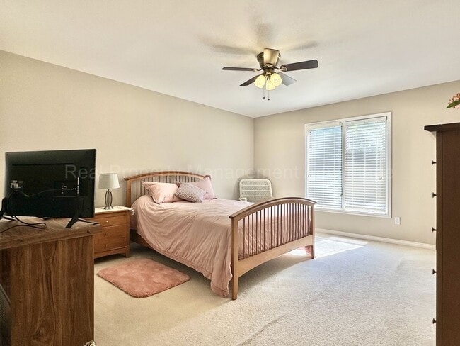 Building Photo - Spacious 4-Bed Colonial in Troy’s Stone Ha...