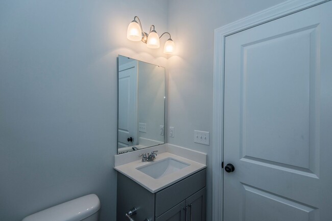 Building Photo - Beautiful Oyster Point Townhome - Mt. Plea...