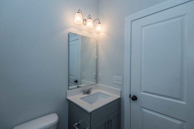 Building Photo - Beautiful Oyster Point Townhome - Mt. Pleasant